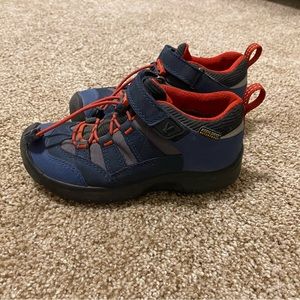 Boys keen shoes